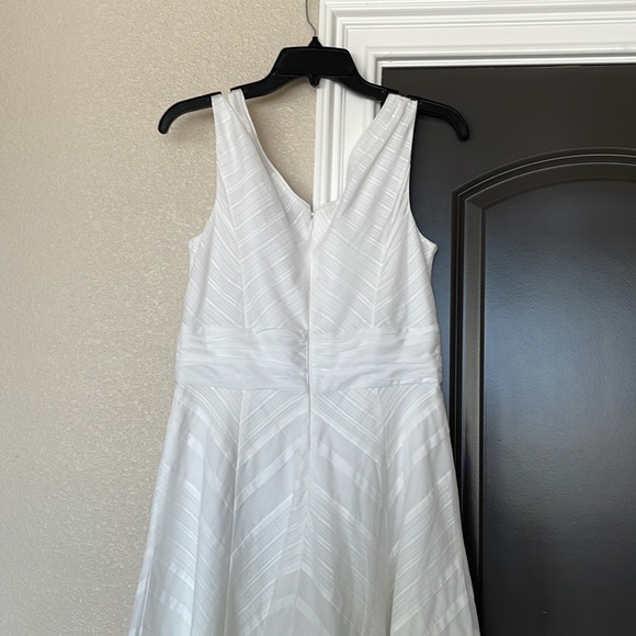 White House Black Market white dress. Size 8 - Picture 4 of 5
